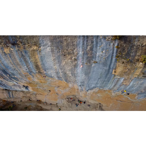 By Moritz Welt climbing - YouTube: https://www.youtube.com/watch?v=16n0tMkJomE – View/save archived versions on archive.org and archive.today (timestamp 6:51), CC BY 3.0, https://commons.wikimedia.org/w/index.php?curid=134378417